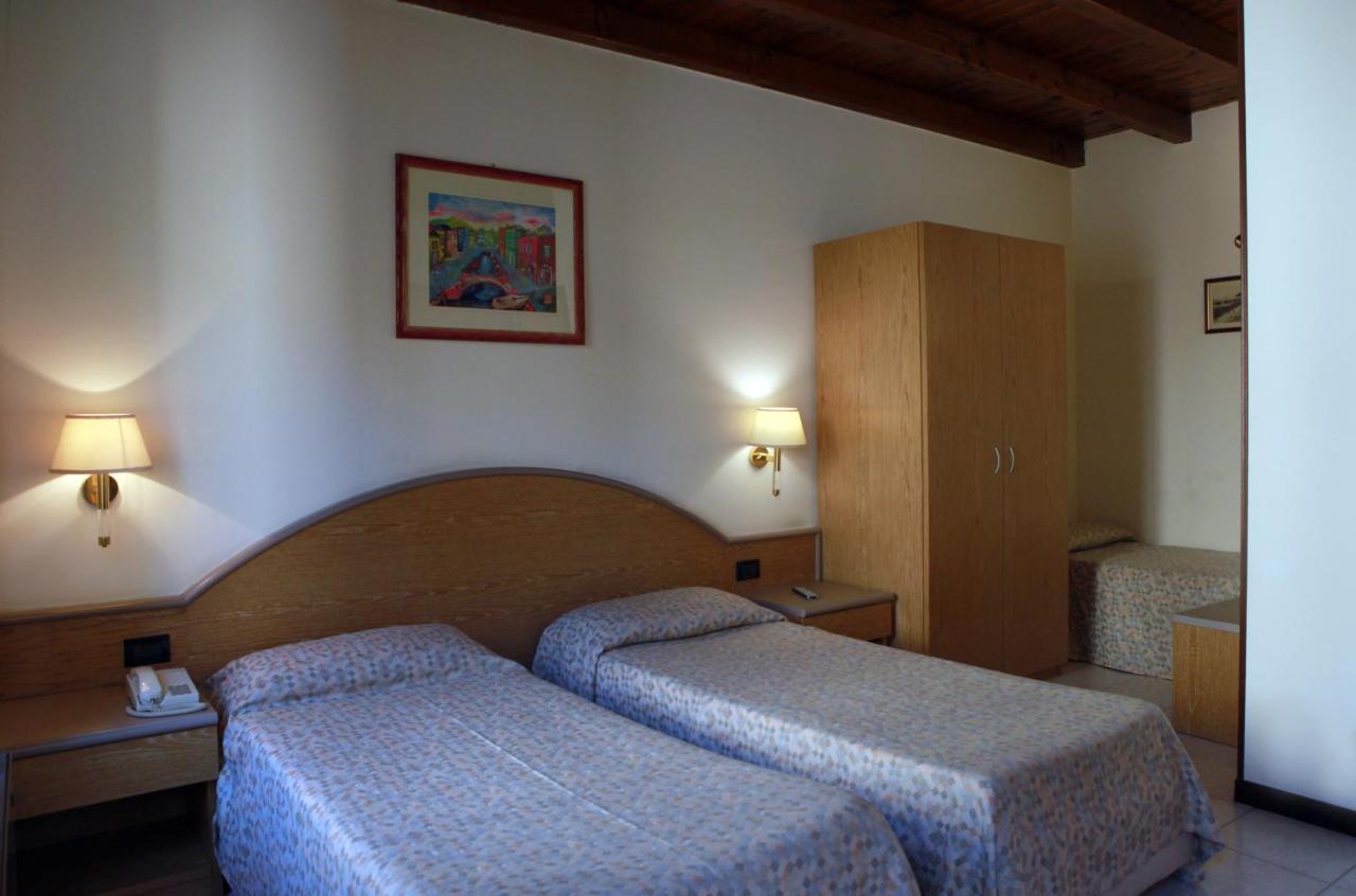 Albergo Ristorante Leon D'Oro エステ エクステリア 写真